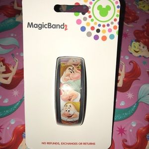 Disney parks Snow White seven dwarfs magic band